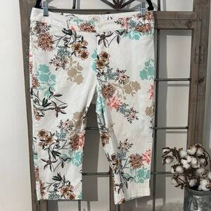 Floral Print Cropped Pants